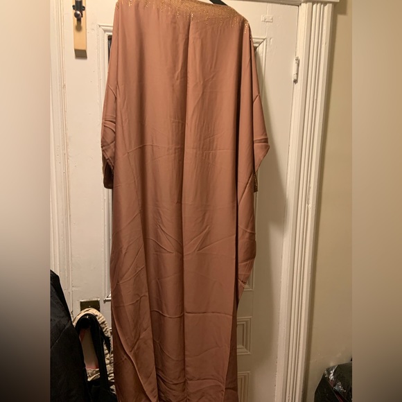 BLUSH KAFTAN MADE IN UAE - Picture 4 of 5